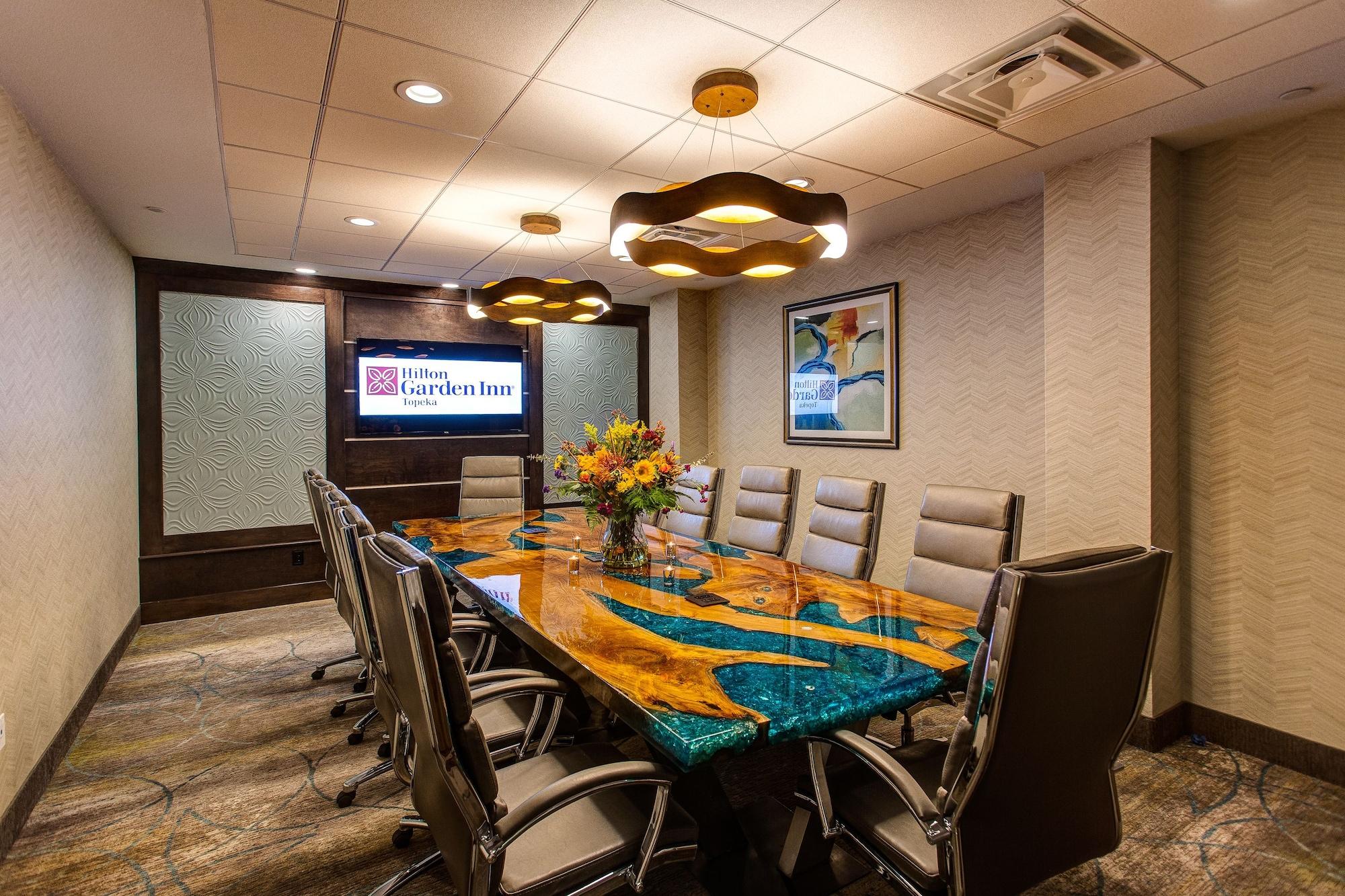 Hilton Garden Inn Топика Экстерьер фото