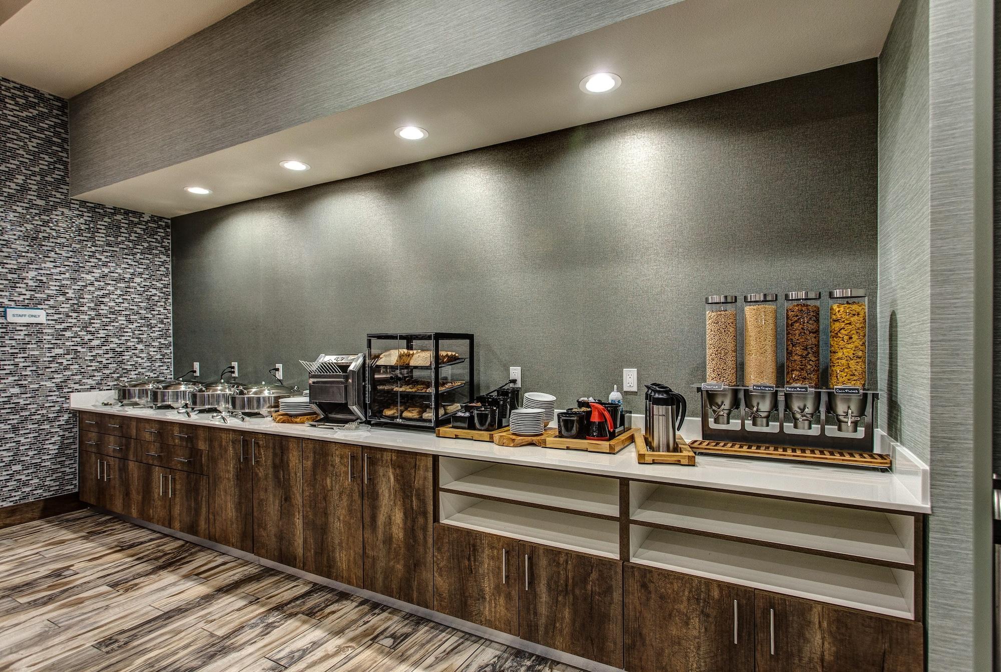 Hilton Garden Inn Топика Экстерьер фото