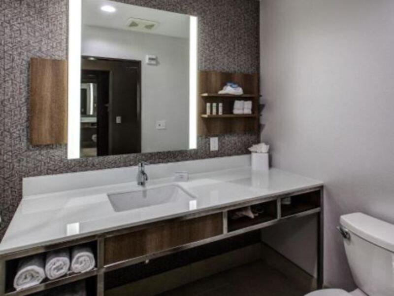 Hilton Garden Inn Топика Экстерьер фото