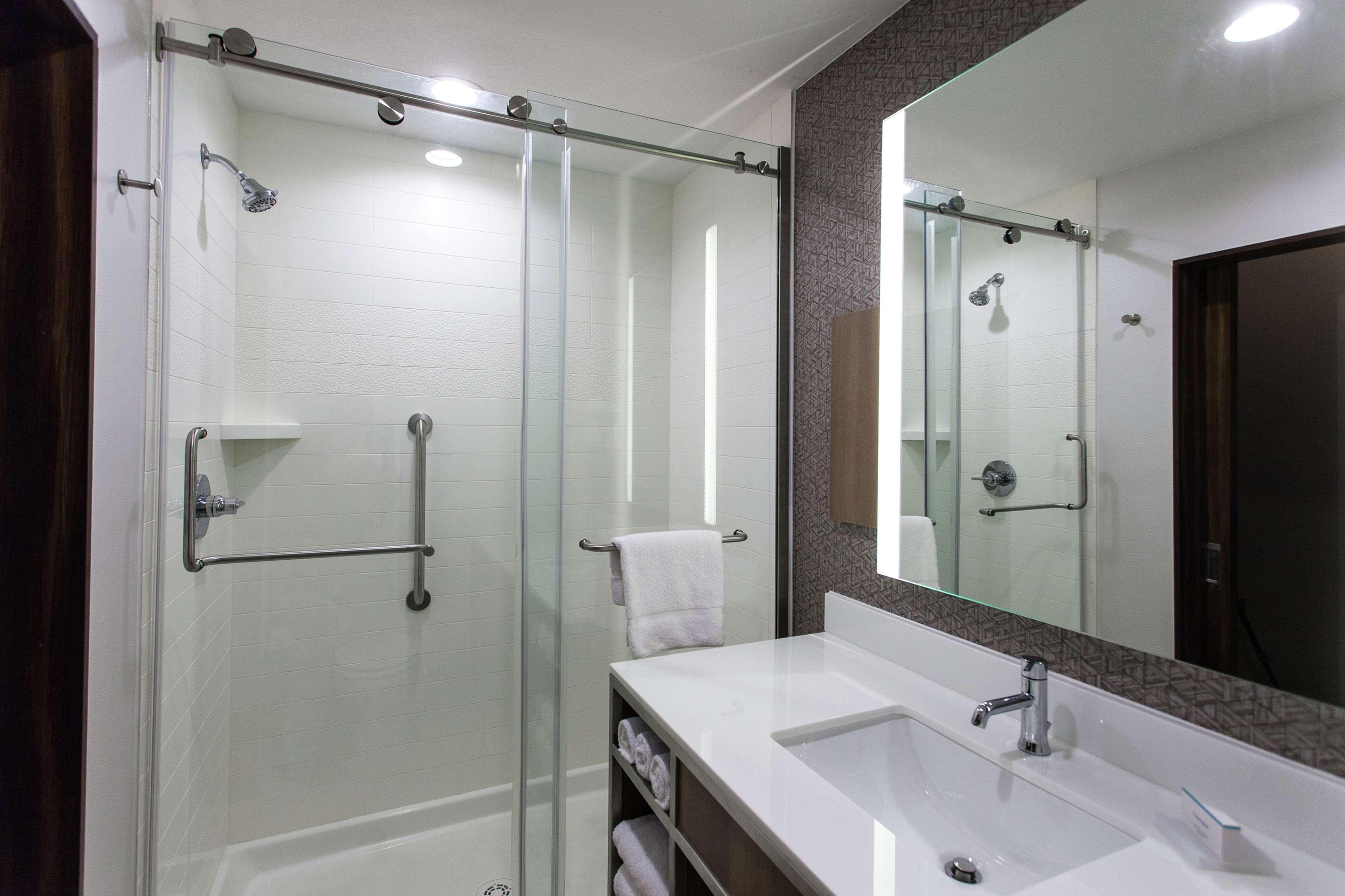 Hilton Garden Inn Топика Экстерьер фото
