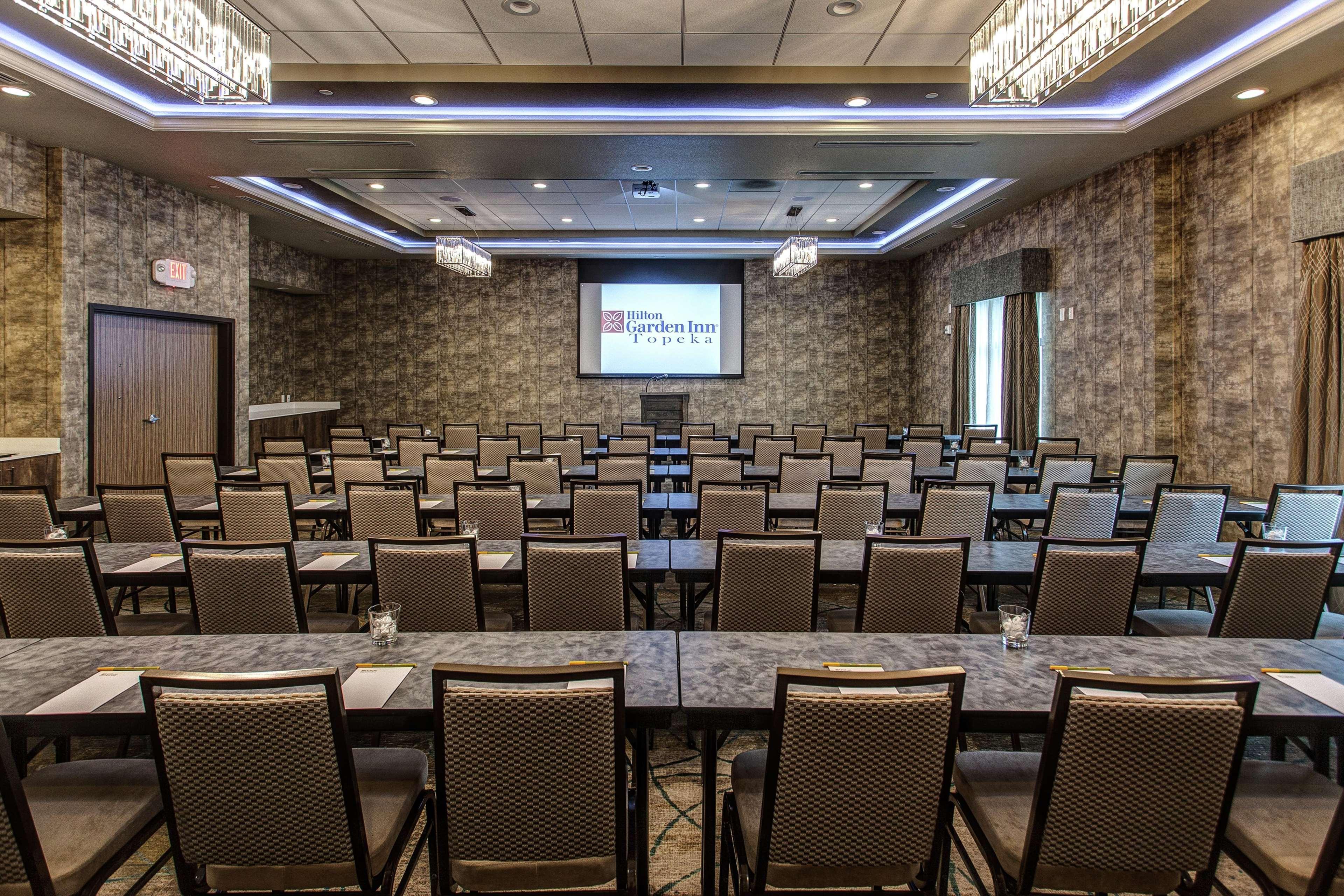 Hilton Garden Inn Топика Экстерьер фото