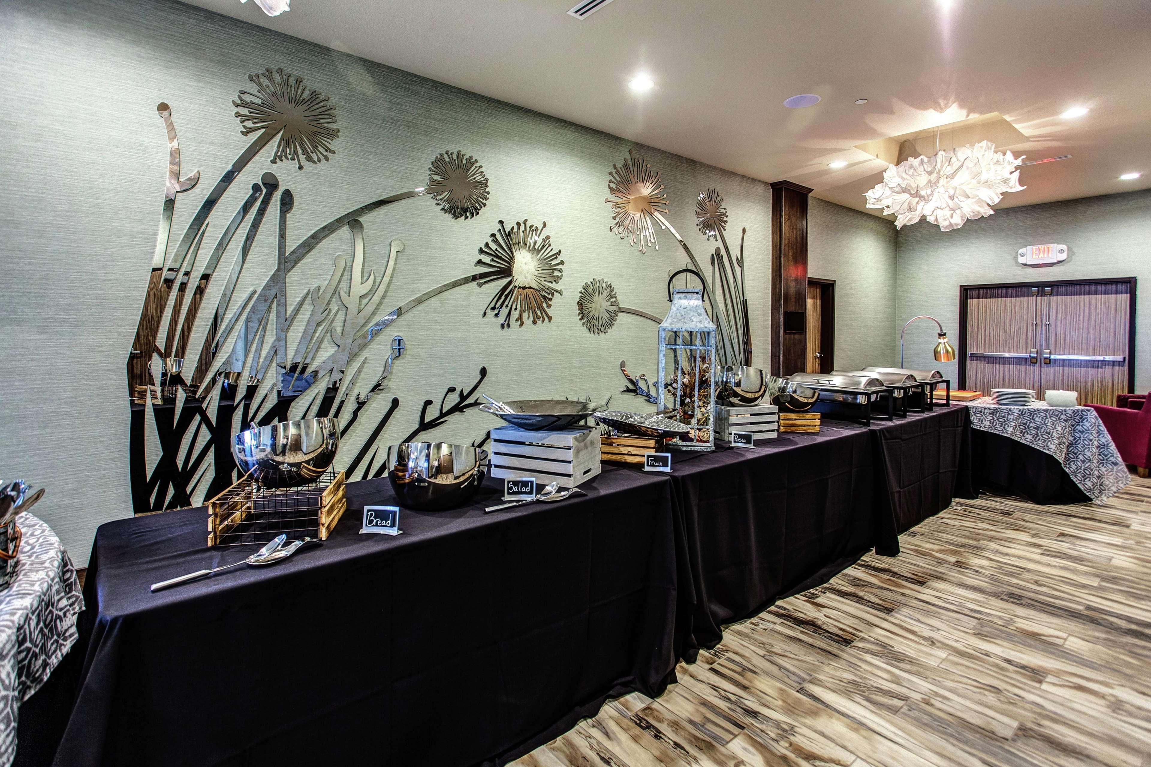 Hilton Garden Inn Топика Экстерьер фото