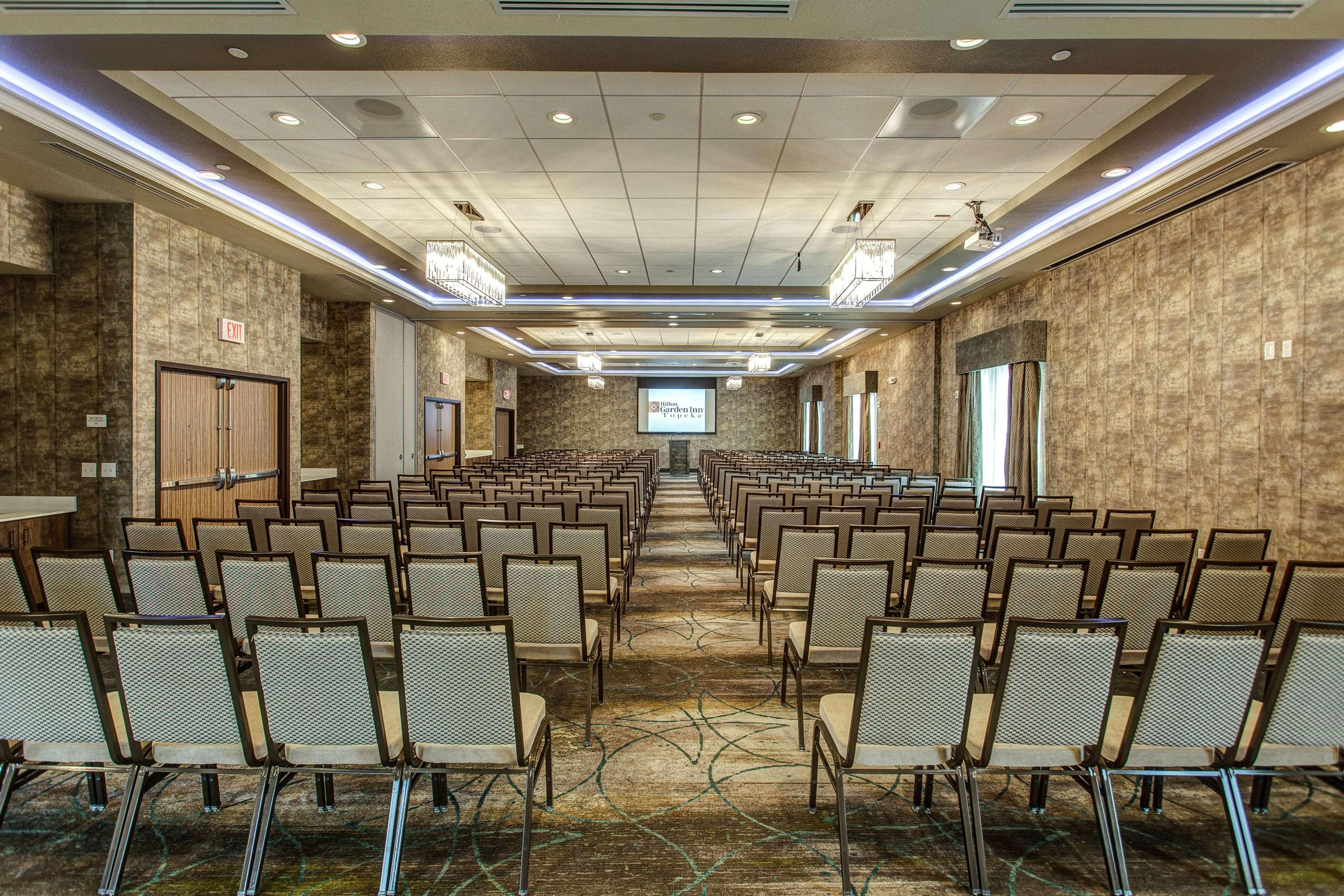Hilton Garden Inn Топика Экстерьер фото