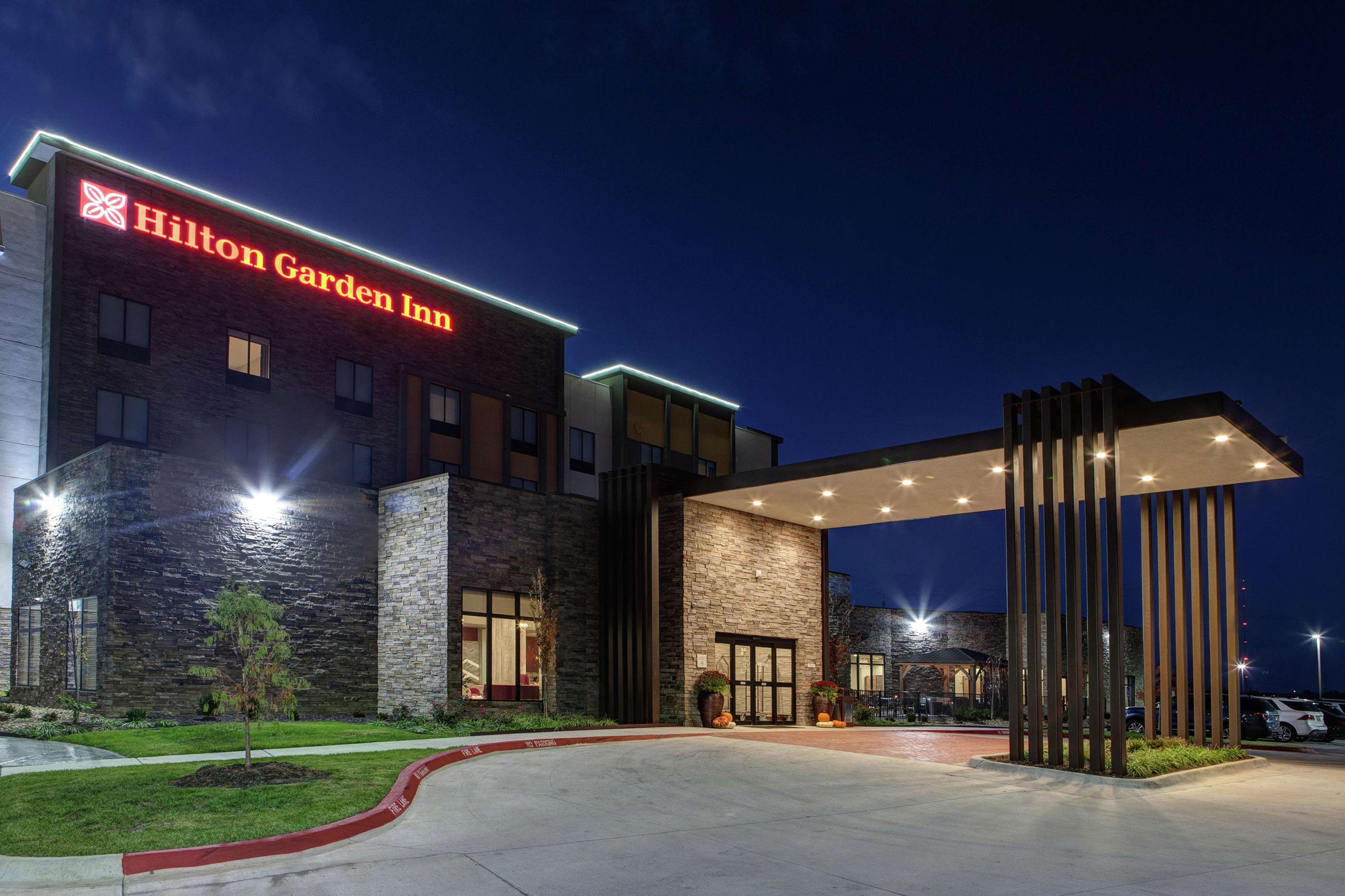 Hilton Garden Inn Топика Экстерьер фото
