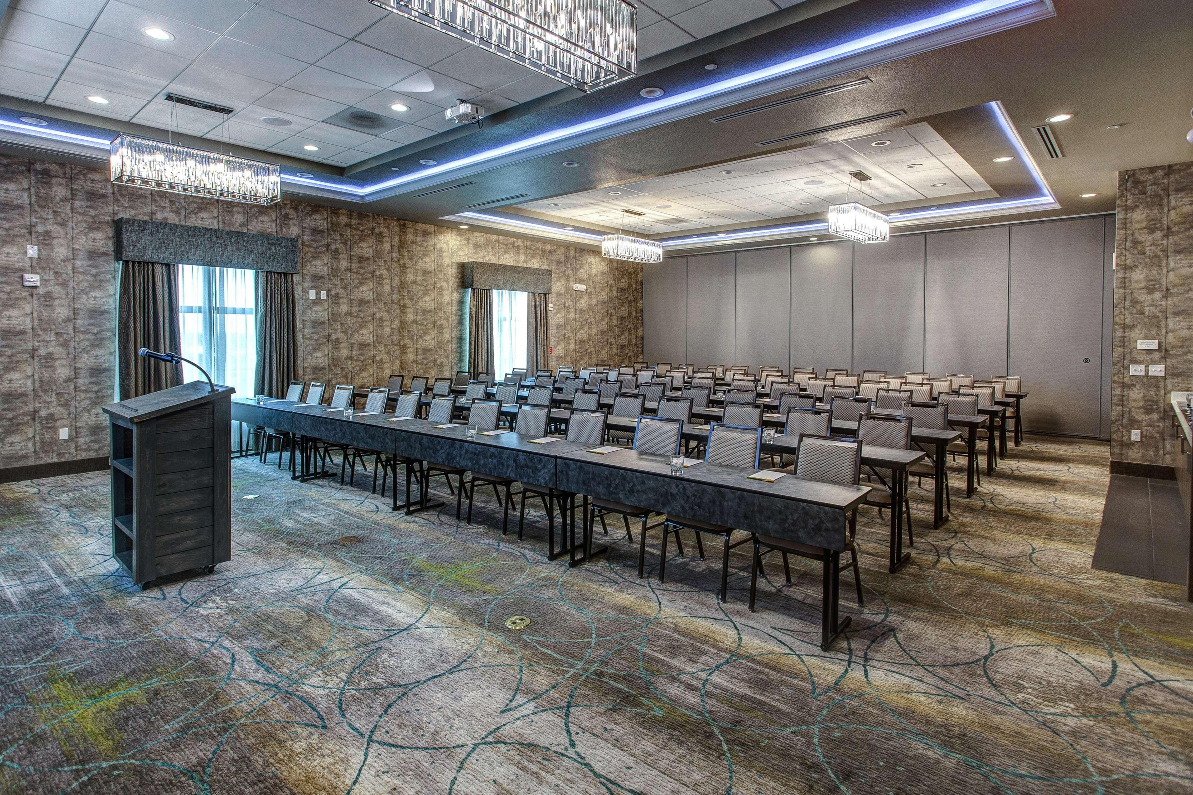 Hilton Garden Inn Топика Экстерьер фото