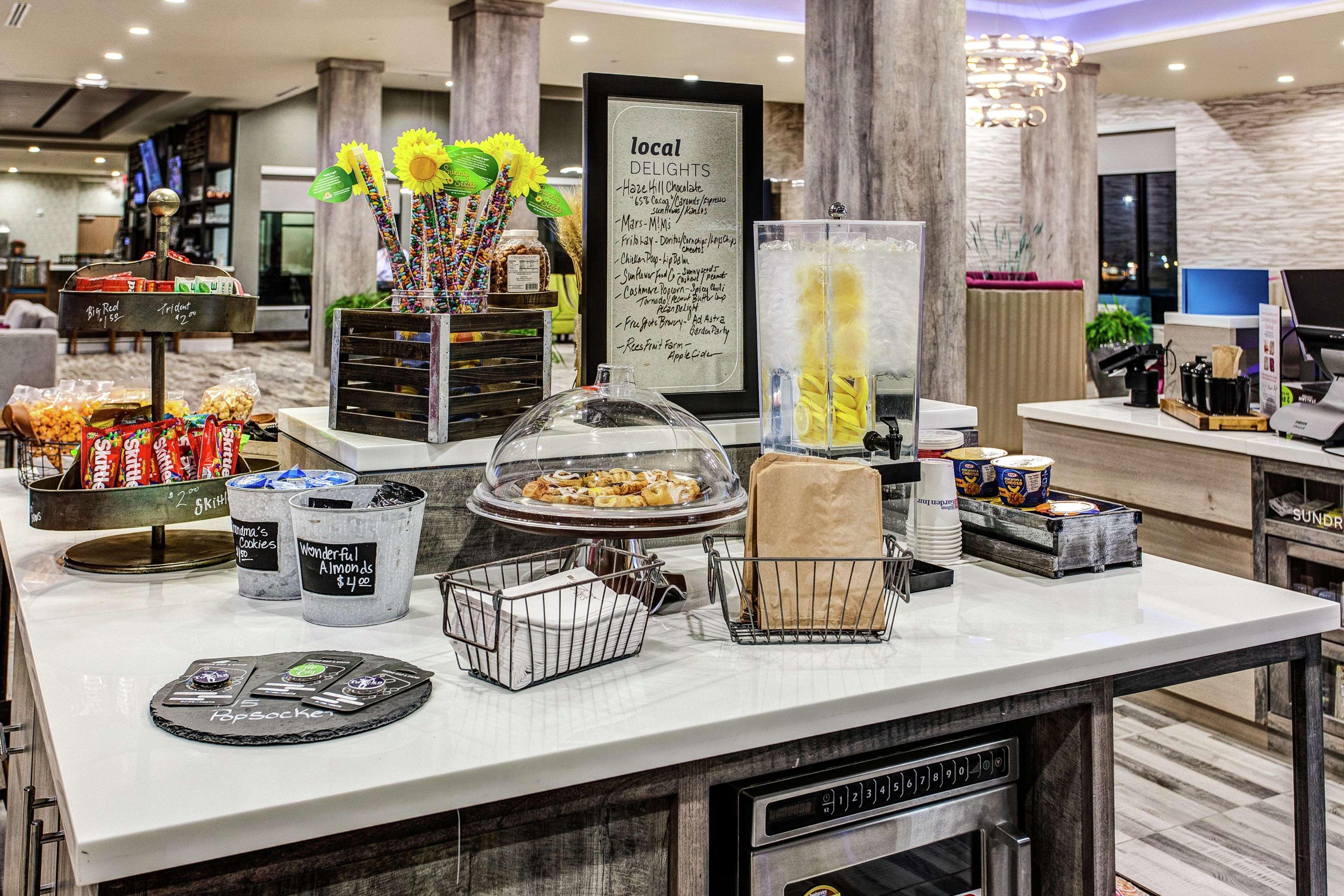 Hilton Garden Inn Топика Экстерьер фото