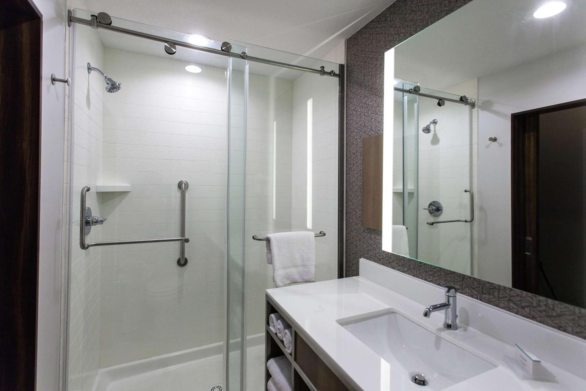 Hilton Garden Inn Топика Экстерьер фото