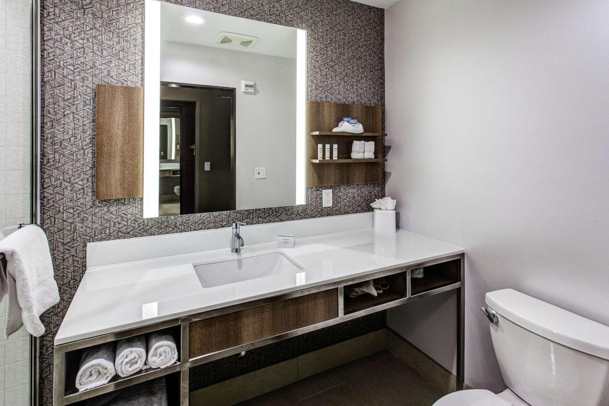 Hilton Garden Inn Топика Экстерьер фото