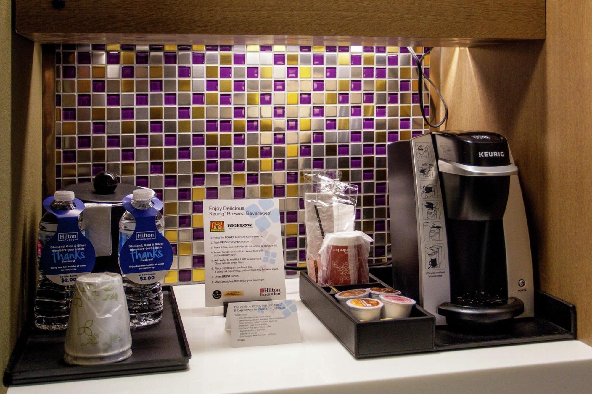 Hilton Garden Inn Топика Экстерьер фото