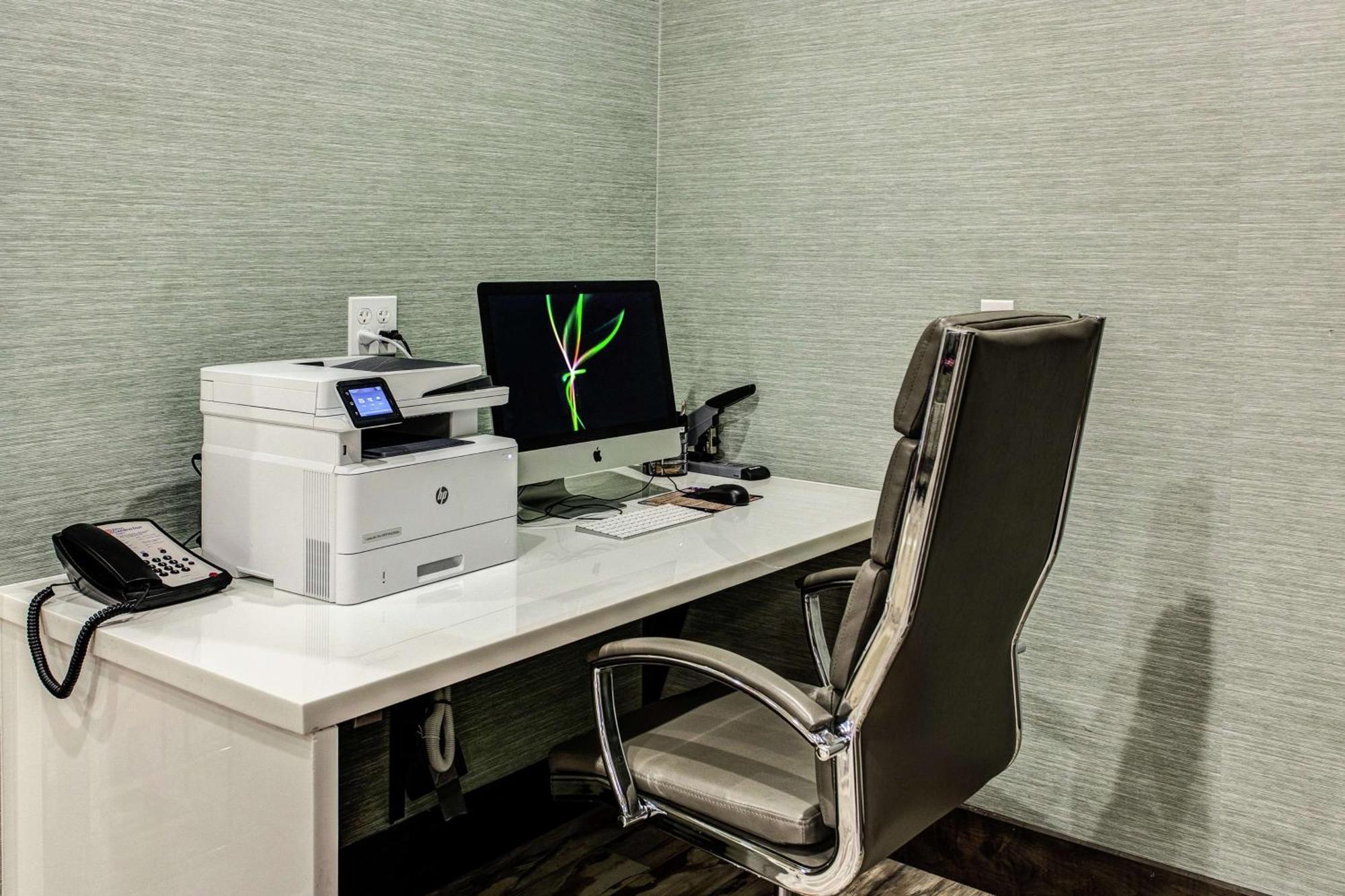 Hilton Garden Inn Топика Экстерьер фото