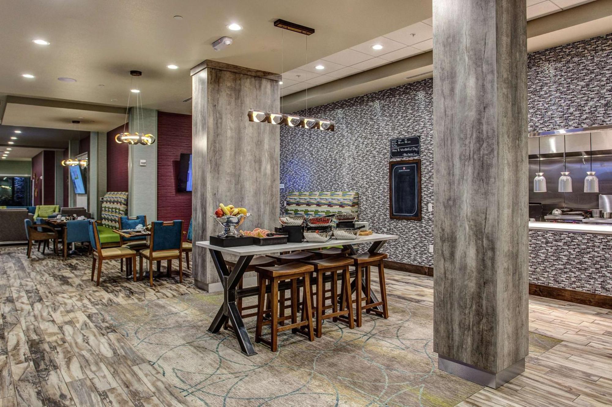 Hilton Garden Inn Топика Экстерьер фото