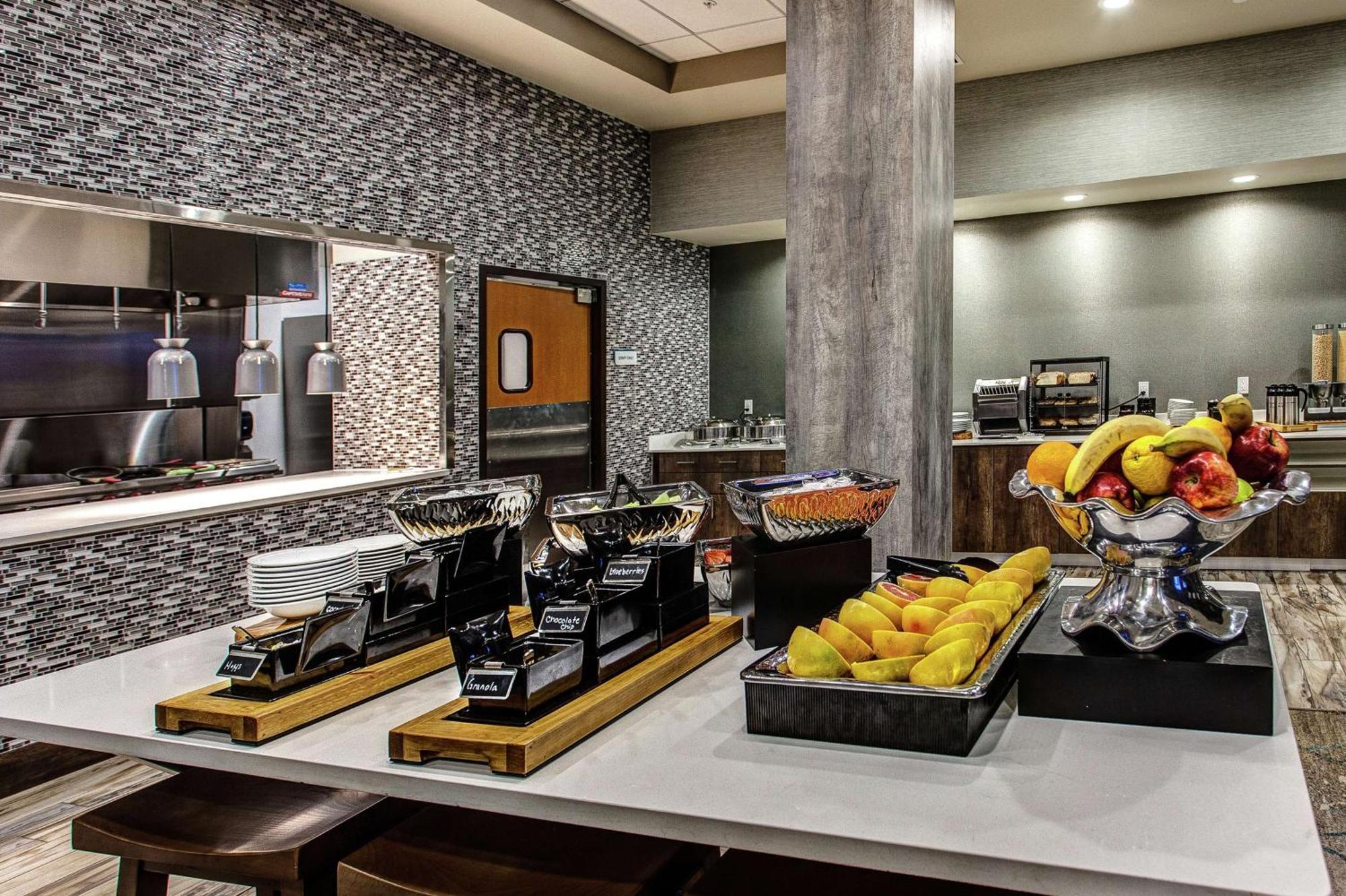 Hilton Garden Inn Топика Экстерьер фото
